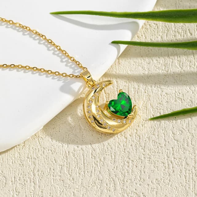 Thumbnail 2 de YONVUN Crystal Zircon Moon Heart Pendant 22mm