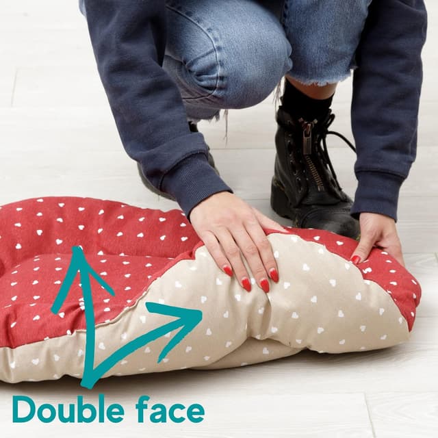 Detalle de Baroni Home Cuscino Ovale per Cani e Gatti in tessuto con morbid foam, imbottito (62x100x9 cm) beige e rosso cuori