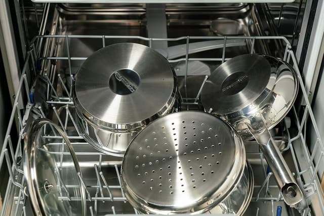 Thumbnail 5 de Amazon Basics 11-teiliges Topf- und Pfannenset aus Edelstahl mit Keramik-Antihaftbeschichtung (Induktion)