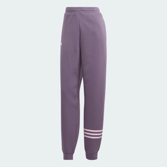 Detalle de Pantalón Adicolor Neuclassics de adidas en violeta: estilo casual con aire clásico