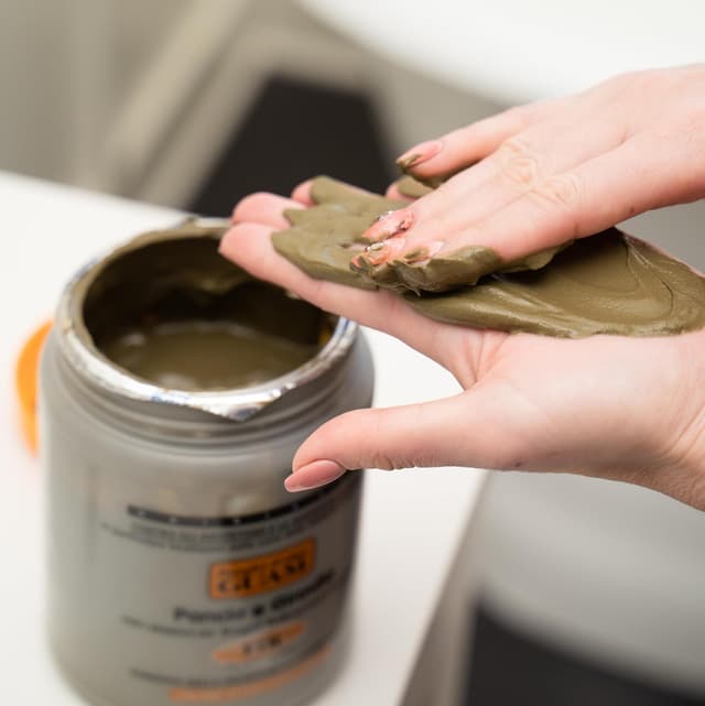 Detalle 2 de Guam Fanghi d’Alga per Pelli Sensibili e Capillari Fragili (anticellulite)