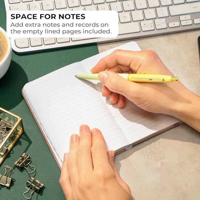 Detalle 2 de Clever Fox Password Book 2nd Edition Small (Rose Gold) – Pocket password keeper with alphabetical laminated tabs