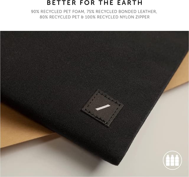 Detalle de Native Union W.F.A MacBook Sleeve 16" – minimalist slim sleeve with 360-degree protection (recycled materials) – Black