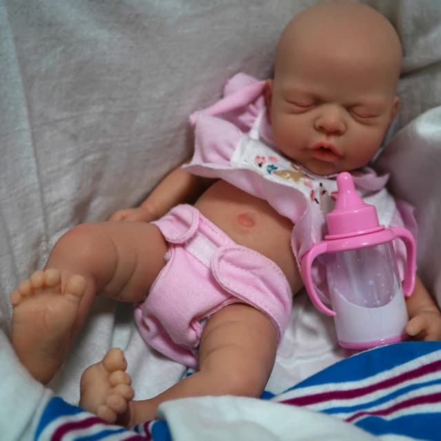 Detalle de MYREBABY 12" Lifelike Reborn Baby Doll (Full Silicone) with Clothes Set & Feeding Accessories