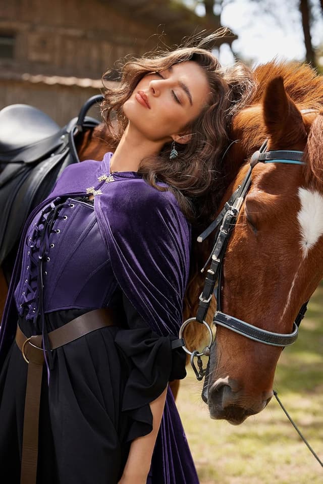 Thumbnail 4 de SCARLET DARKNESS Cape Renaissance maxi en velours