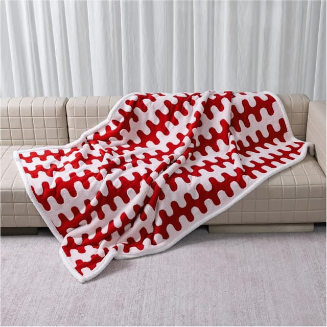 Detalle 2 de Maidewow Waterproof Pet Blanket in Red Wave Jacquard & Sherpa Fleece (M)