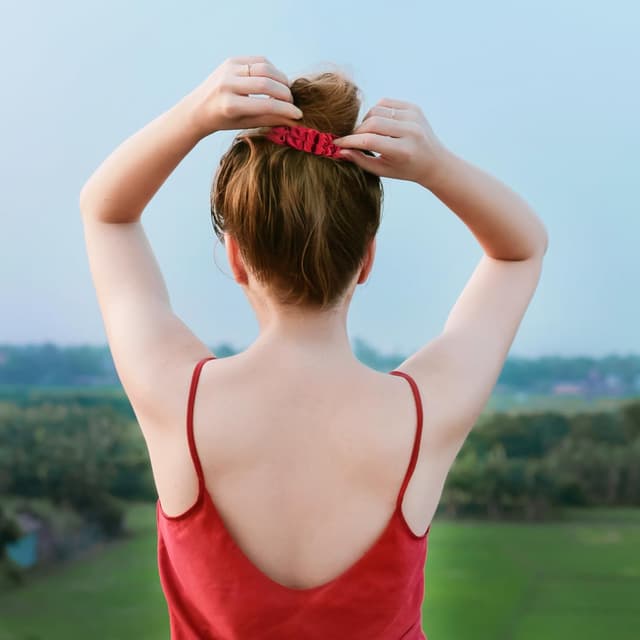 Detalle de (8 Stück) Lolalet Seiden-Scrunchies aus Satin in 8 Farben – Haargummis für Pferdeschwanz, Damen & Mädchen