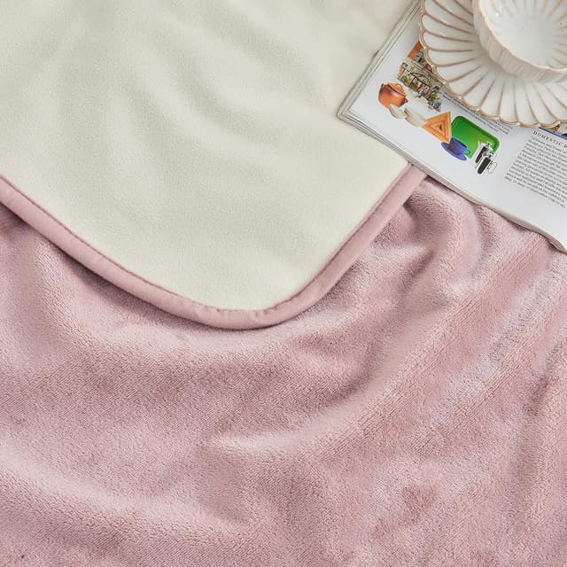 Detalle de Yaning Waterproof Blanket 203x228cm in Dusty Pink/Off White – reversible leakproof bed, sofa & car cover