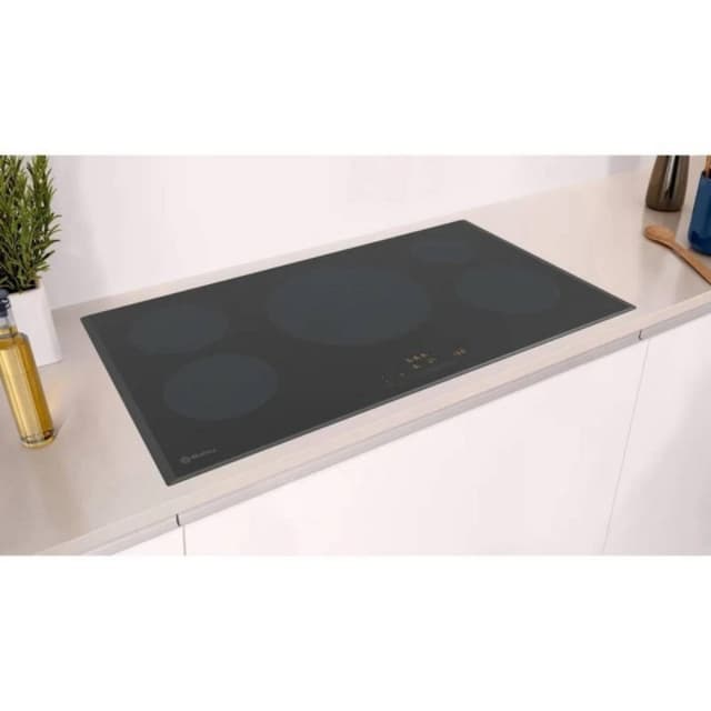 Detalle de Balay 3EB997LH placa de inducción 5 zonas de 90 cm con Home Connect y zona gigante 32 cm