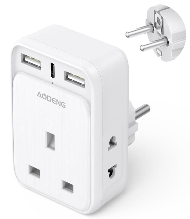 Detalle de UK to European Plug Adaptor with 3 USB Ports (incl. 20W USB-C) and Shaver Adapters for Type E/F travel