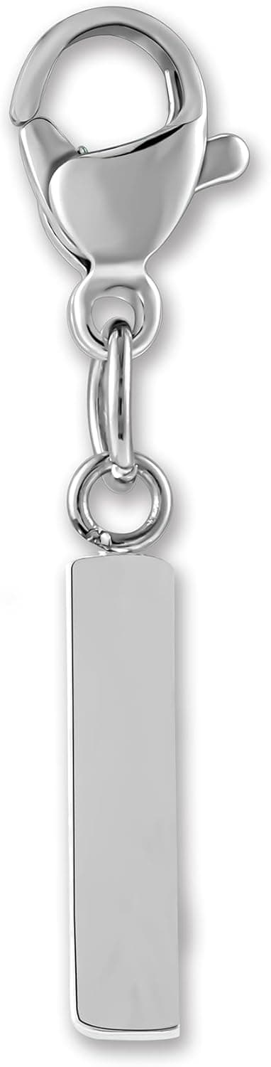 Detalle de GD GOOD.designs ciondolo a forma di lettera in acciaio inox con chiusura a moschettone