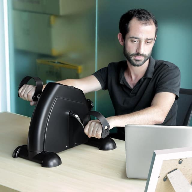 Detalle 1 de Mini exercise bike pedal exerciser for 4 kg