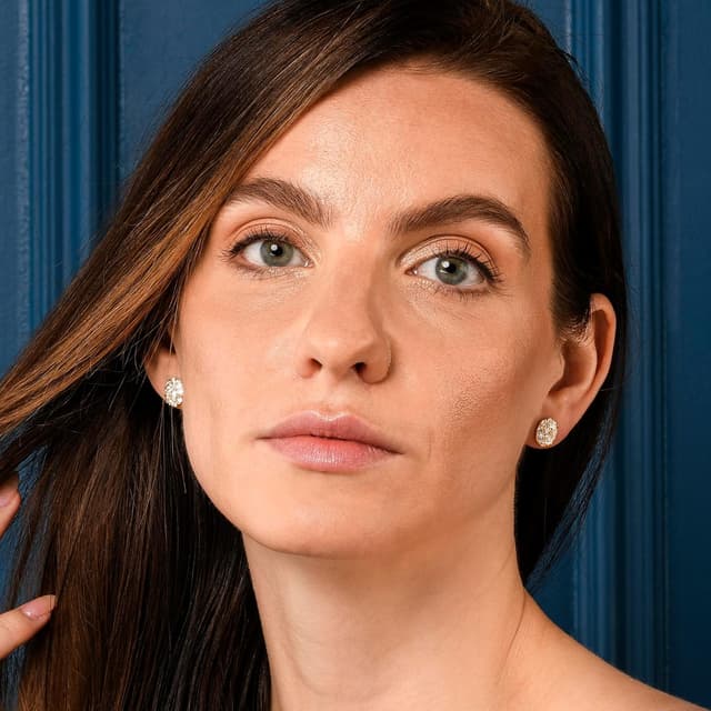 Detalle de ZAVANA orecchini grandi da donna a bottone con zirconi cubici e design a fiore