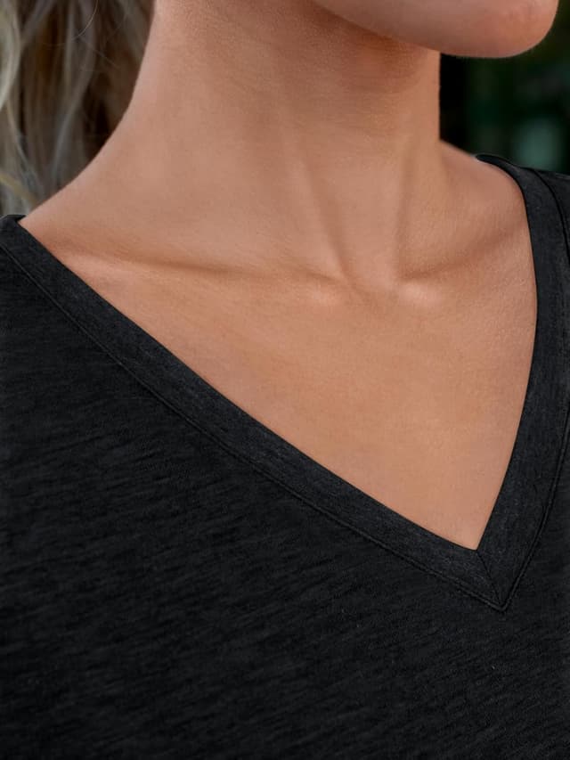 Thumbnail 4 de AUTOMET T-Shirts V Neck Short Sleeve Tee 2026