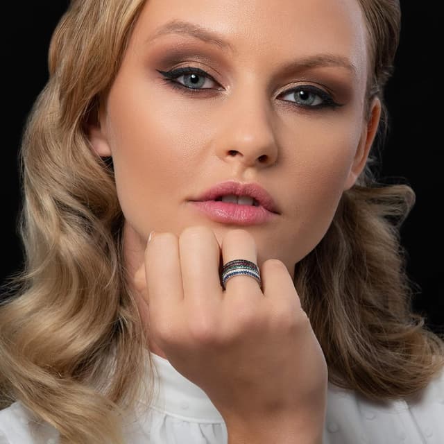 Detalle 2 de namana anello da donna in Argento 925 con zirconi bianchi o colorati (stile half eternity)