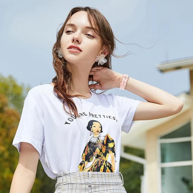 Detalle de Cartoon 3D Embossed Band for Apple Watch (40mm, 38mm, 44mm, 45mm, 41mm, 42mm, 49mm) — Two-Tone Soft Silicone Sport Strap