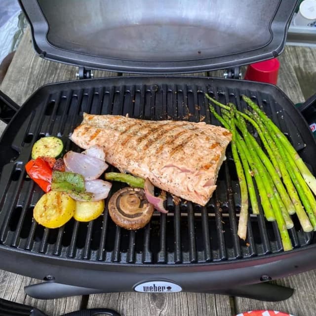 Detalle 2 de 7645 Gusseisen-Grillrost (2er-Set) für Weber Q200/Q220/Q260 & Q2000/Q2200/Q2400