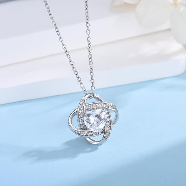 Detalle 2 de USEEDOVIA Herz-Kette als Geschenk: wasserfeste Halskette mit Zirkonia-Anhänger (40 cm) in Weiß vergoldet