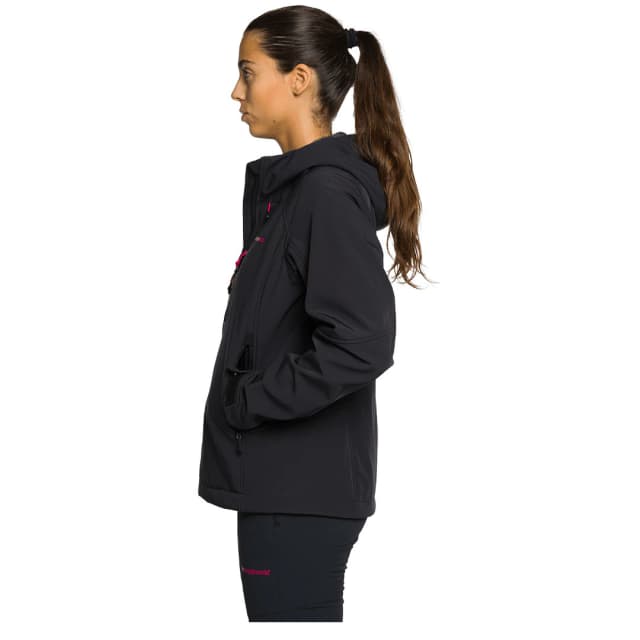 Detalle de Trangoworld Segnes: chaqueta de mujer cortavientos con capucha y acabado repelente al agua