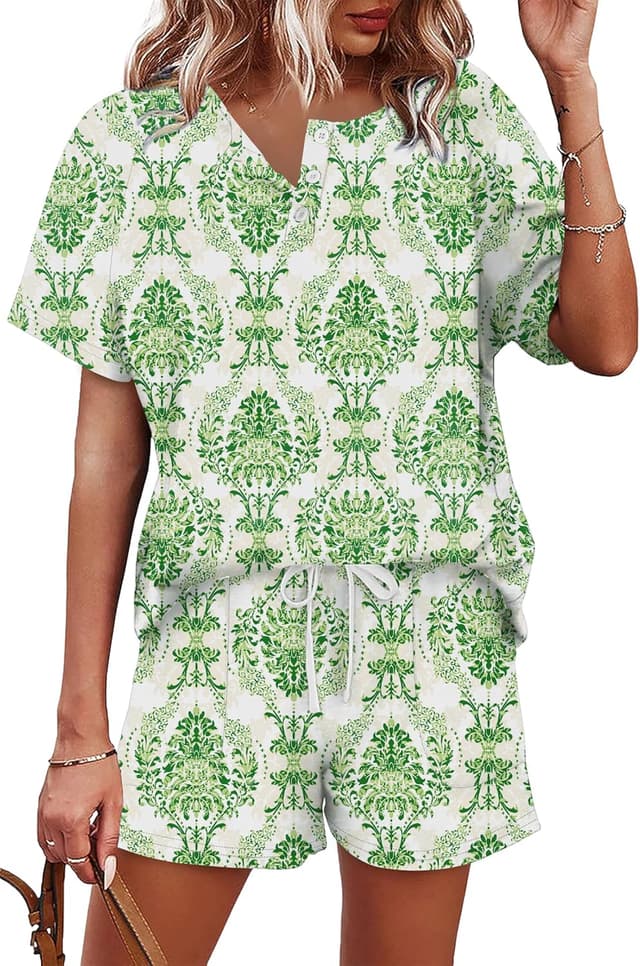 Detalle de WIHOLL Two-Piece Lounge Set for Women: Button-Down Top and Drawstring Shorts