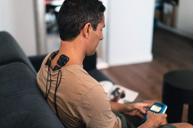 Detalle de Compex Fit 3.0 elettrostimolatore blu: 20 programmi per dolore, fitness e massaggio