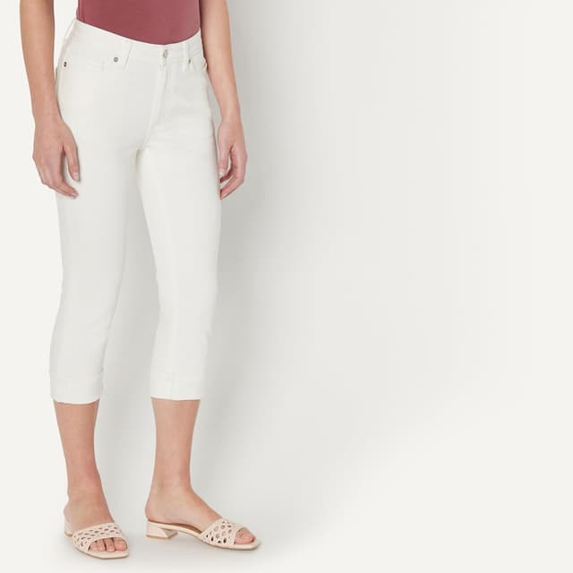 Detalle de Amazon Essentials Women’s Low-Stretch Slim-Fit Mid-Rise Capri Jean