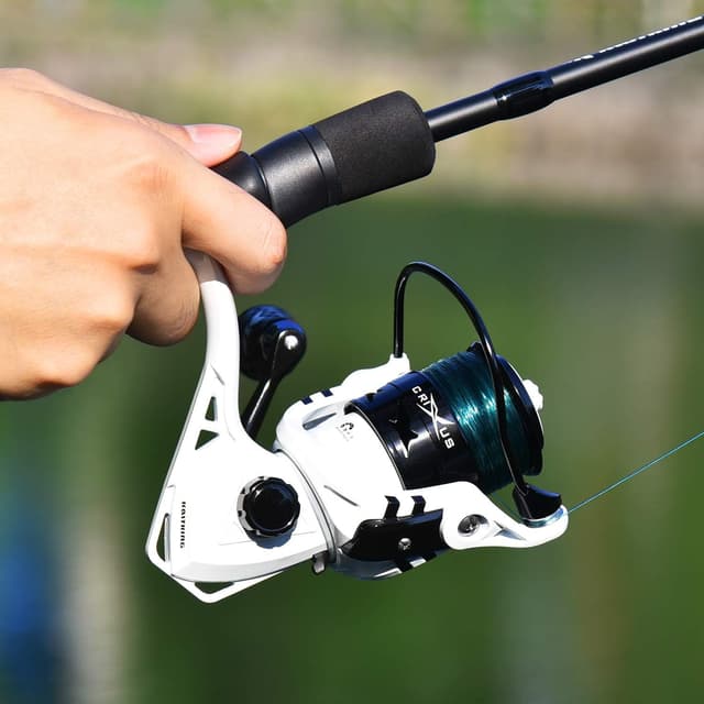 Detalle de KastKing Crixus Fishing Rod and Reel Combo (IM6 Graphite, 2-Piece) for Spinning & Baitcasting
