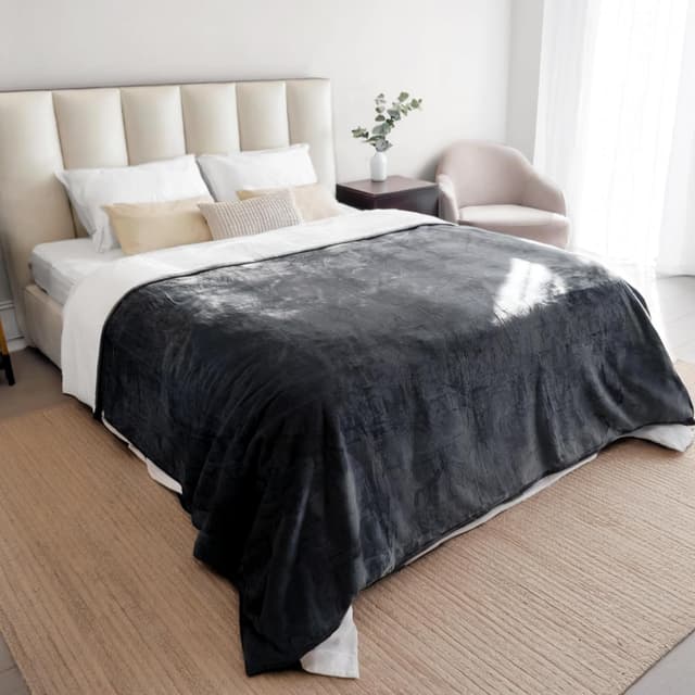 Detalle de Dreamzie wasserdichte Decke 218 x 228 cm für Sofa und Bett – reversible Hundedecke aus Sherpa-Fleece, dunkelgrau