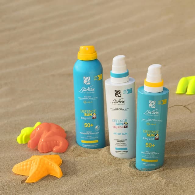 Detalle 2 de Bionike Defence Sun Baby & Kid Latte Solare Fluido protettivo per bambino e neonato, effetto waterproof e anti-sabbia
