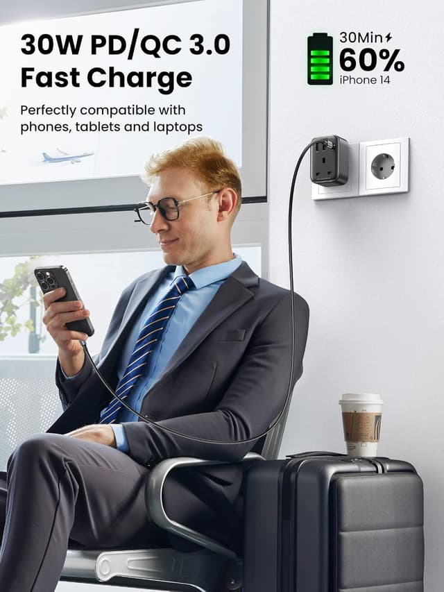 Detalle 2 de UGREEN UK to EU Plug Adapter 30W