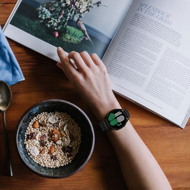 Detalle de Suuira cinturino in acciaio inox per Samsung Galaxy Watch 6/5/4 e Classic (40/44/43/47/45/46/42 mm) con strumento incluso