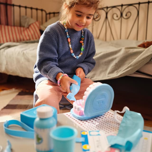 Detalle 1 de Melissa & Doug Super Smile Zahnarzt Spielset 26-teilig