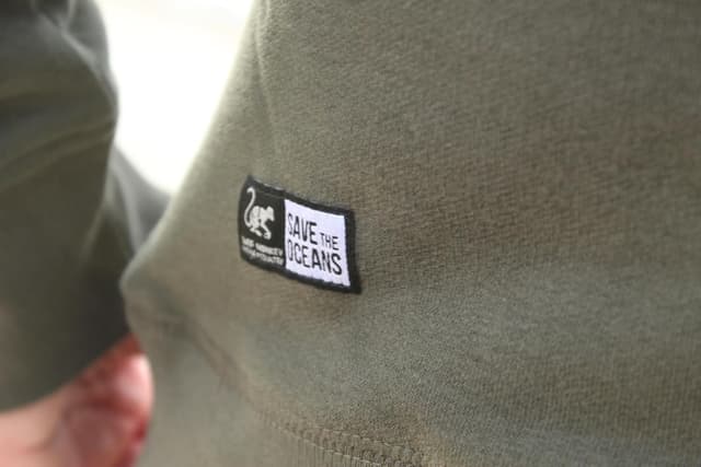 Detalle 2 de Surf Monkey Felpa con collo rotondo e patch ricamato Surf Monkey