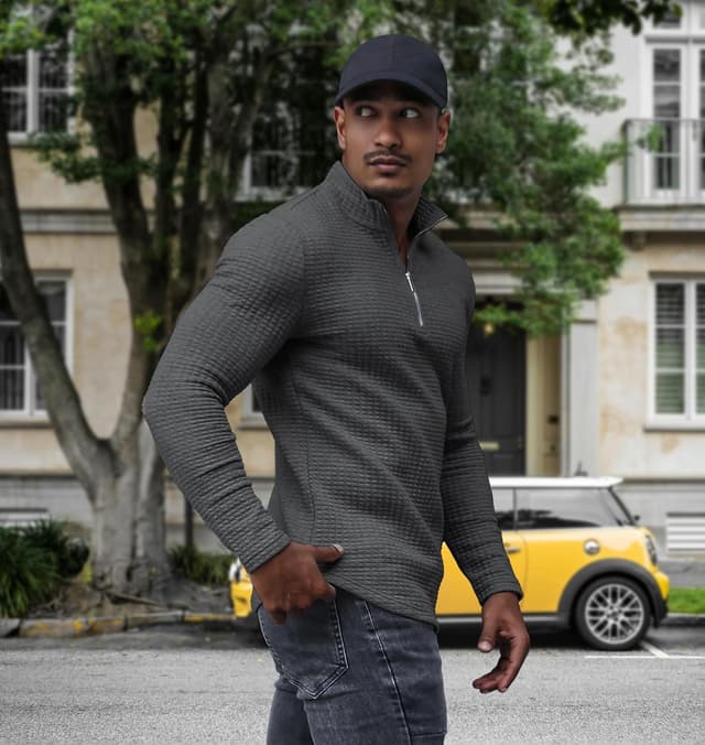 Detalle de KUYIGO men’s long sleeve zip polo shirt (slim fit) in textured ribbed stretch fabric