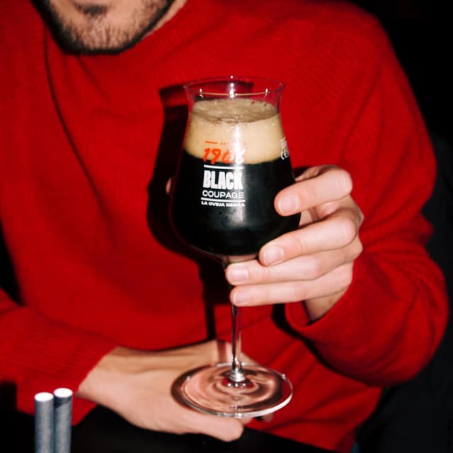 Thumbnail 6 de 1906 Black Coupage Cerveza Premium Extra 🍺 Pack 24 Botellas