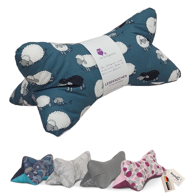 Detalle de Leseknochen Kinder-Nackenkissen (Schwarzes Schaf) – bequem, handgefertigt und waschbar