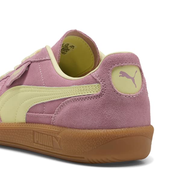 Detalle de Puma Palermo casual de mujer: zapatillas Puma con base de ante y tira de piel