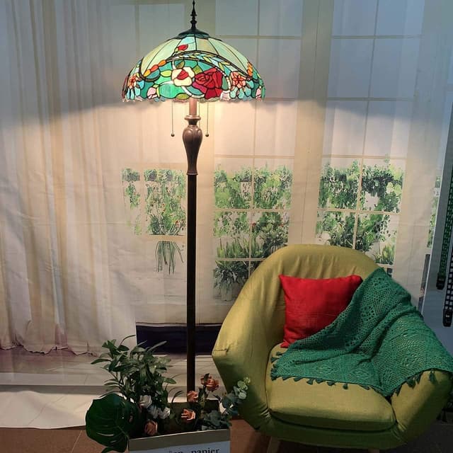 Detalle de Bieye L30740 Rose Flower Tiffany-style stained glass floor lamp with 18-inch shade (65-inch tall, 3 lights)