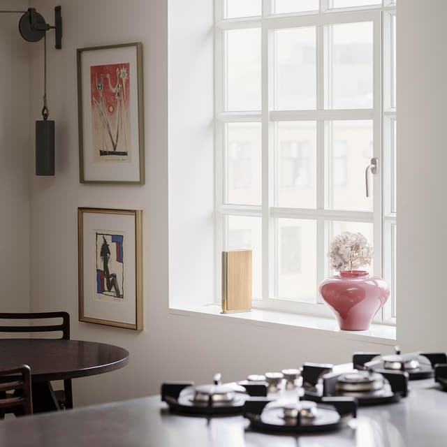 Detalle 2 de Bang & Olufsen Beosound Emerge – schlanker WLAN- und Bluetooth-Regallautsprecher in Gold