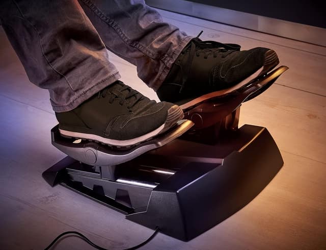 Detalle 2 de Thrustmaster TFRP Flight Simulator-Pedale (Seitenruder) mit Gleitschienen-System & Differenzialbremsen – PC & Konsole