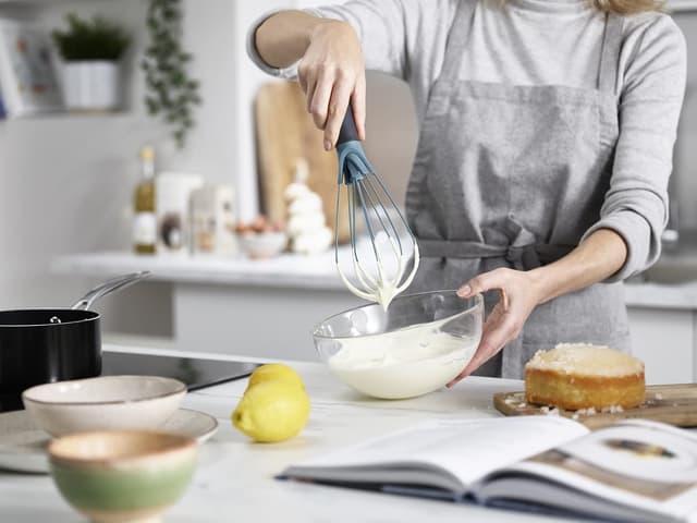 Thumbnail 4 de Joseph Joseph Twist Whisk: Batidor 2 en 1 Silicona 💙