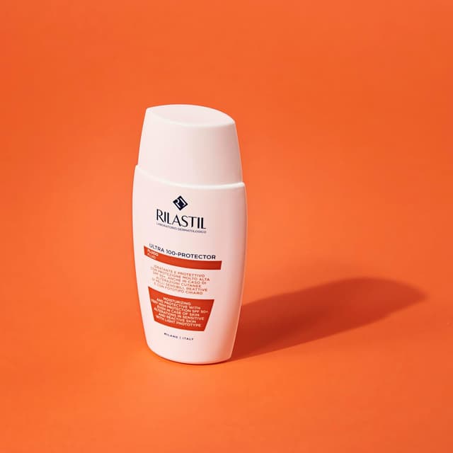 Detalle de Rilastil Fluid 100 – feuchtigkeitsspendende, schützende Emulsion mit ultraleichter Textur (50 ml)