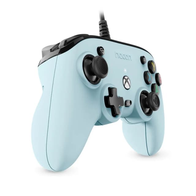 Detalle 2 de Nacon Pro Compact Controller Mando con cable azul pastel para PC/Xbox