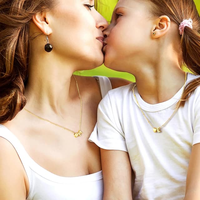 Detalle de TINGN Gold Herz-Kette mit Buchstaben (A–Z) – 14K vergoldet, personalisierte Anhänger-Kette