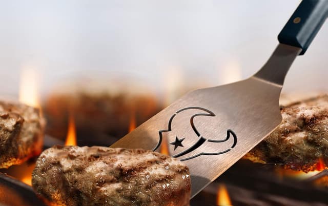 Detalle de YouTheFan NFL Spirit Series 3-Piece BBQ Set with Laser-Cut Stainless Steel Tools