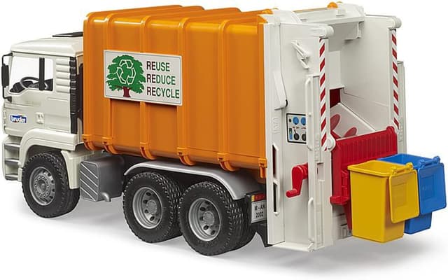 Detalle 2 de Bruder MAN TGA Rear Loader Trash Truck (1:16 scale) with Functional Bin Lift, Rear Compactor & Tilting Cab