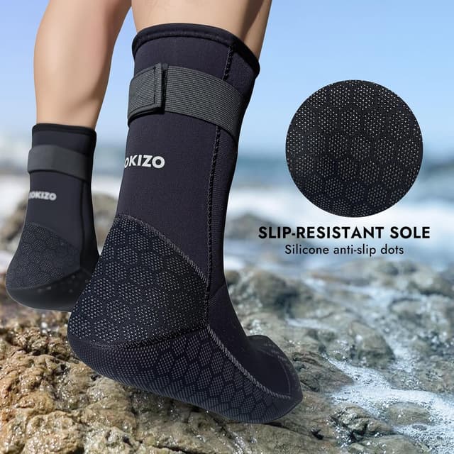 Detalle de PAWHITS 3mm neoprene wetsuit socks with anti-slip sole and ankle strap for scuba, snorkelling and watersports