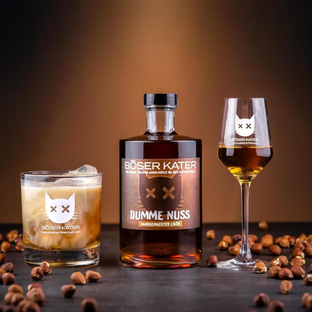 Detalle de BÖSER KATER Dumme Nuss Likör Geschenkset (0,5 l, 20 % Vol) mit 2 Gläsern
