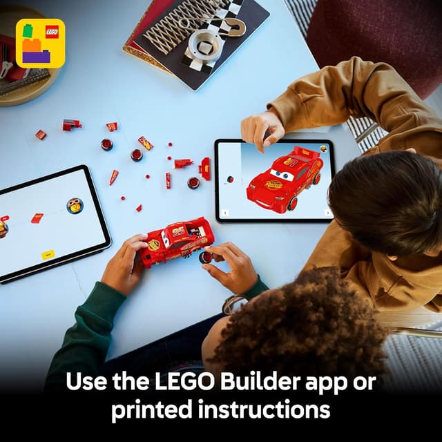 Detalle de LEGO Lightning McQueen 77255 race car kit