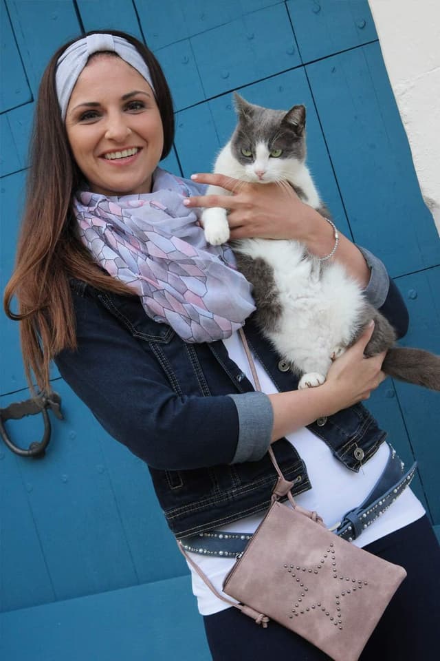 Detalle de styleBREAKER mini bag da donna 02012235 con tracolla e borchie a stella